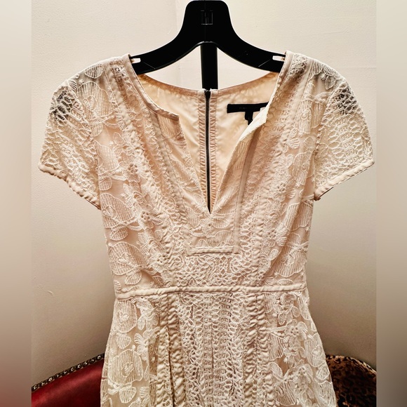 BCBGMAXAZRIA Off White Lace A-Line Dress with Zip Up Back, Size 0 - Picture 3 of 8